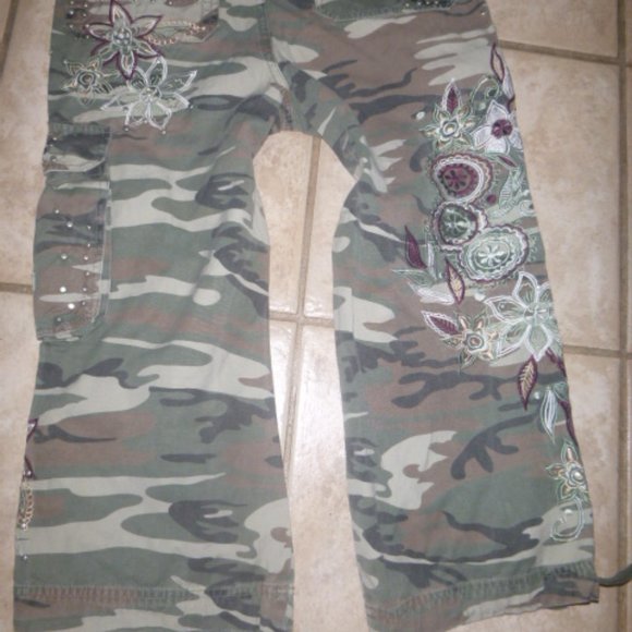 COPY - BB JEANS  Brand  Capri  Camo  Pants  Size M  New Cropped - Picture 4 of 6